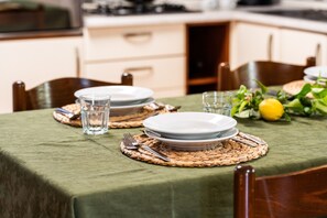Dining - Holiday Home 'Giardino Del Melograno' with Private Terrace, Wi-Fi and Air Conditioning (Quartu Sant'Elena)