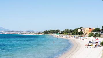 Una spiaggia nelle vicinanze