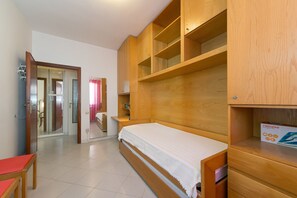 2 chambres, fer et planche Ă repasser, draps fournis