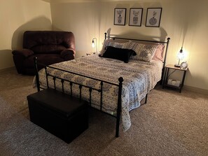 2 bedrooms, iron/ironing board, WiFi, bed sheets - Escape to the Country: 2 bedroom Barndominium Retreat (Seminole)