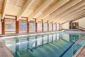 Alberca techada y alberca climatizada