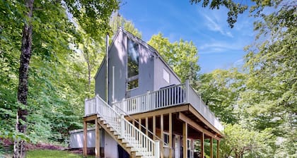 Mountainside dog friendly home w/ spectacular views: rec center amenities & A/C