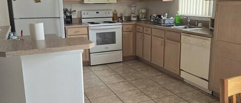 Fridge, stovetop, dishwasher, coffee/tea maker