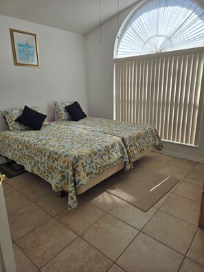 4 bedrooms, iron/ironing board, free WiFi, bed sheets