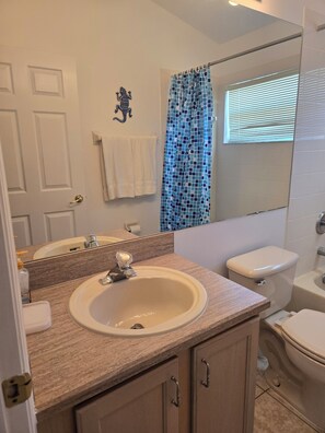 Håndklær og toalettpapir