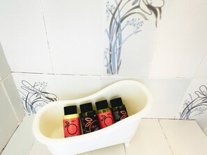 Apartment, 1 Bedroom, Smoking, Balcony | Bathroom