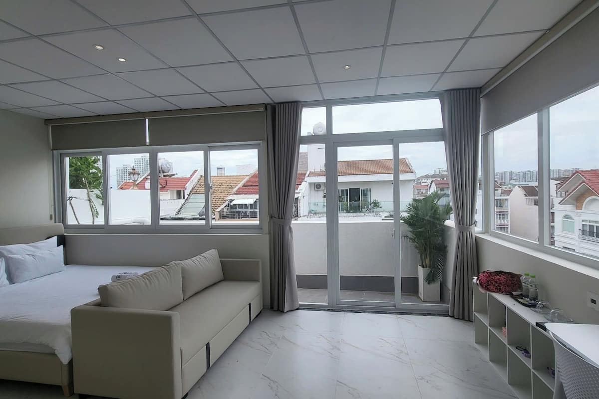 Deluxe Room with Terrace | 1 bedroom, bed sheets