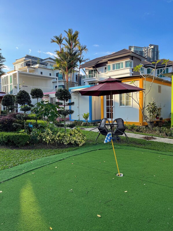 Mini-golf