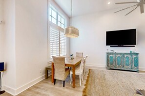 Dining - Sunny and spacious Palmilla Beach house, steps to sand and golf course (Port Aransas)