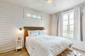 4 bedrooms, iron/ironing board, WiFi, bed sheets