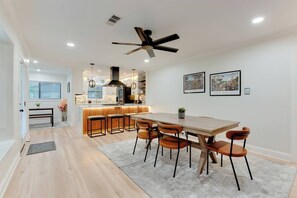 Dining - Western Oaks Retreat (Houston)