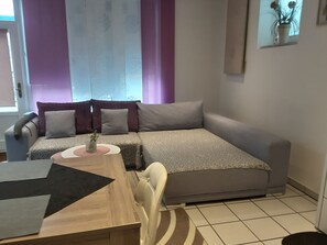 TV - Holiday Home 'Garten Der Ruhe' with Balcony and Wi-Fi (Osterbuch)