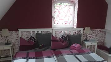 2 bedrooms, free WiFi, bed sheets