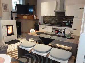 Réfrigérateur, micro-ondes, four, plaque de cuisson