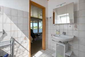 Doccia, asciugacapelli, asciugamani