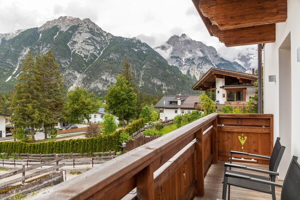 Property grounds - Apartment 'Gehrenspitz' with Mountain View, Private Terrace and Wi-Fi (Leutasch)