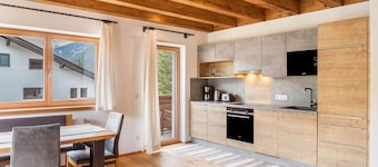 Vakantiewoning 'Gehrenspitz' met uitzicht op de bergen, eigen terras en WLAN