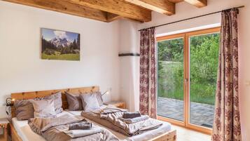 2 bedrooms, free WiFi, bed sheets, wheelchair access