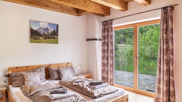 2 bedrooms, free WiFi, bed sheets, wheelchair access