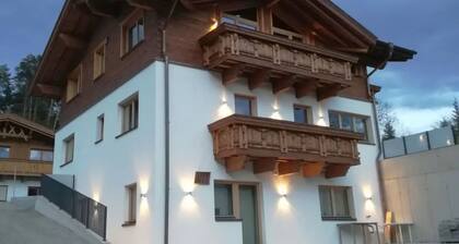 Ferienwohnung 'Ahrnspitz' mit Bergblick, Gemeinschaftsgarten und WLAN