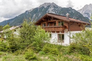Exterior - Apartment 'Ahrnspitz' with Mountain View, Shared Garden and Wi-Fi (Leutasch)