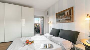 3 bedrooms, laptop workspace, free WiFi, bed sheets