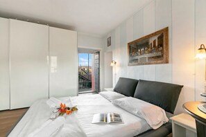 Familieleilighet, flere soverom, ved fjell (La Lanterna Swimming Pool Retreat) | 3 soverom, skrivebord for bærbar PC, wi-fi (inkludert) og sengetøy