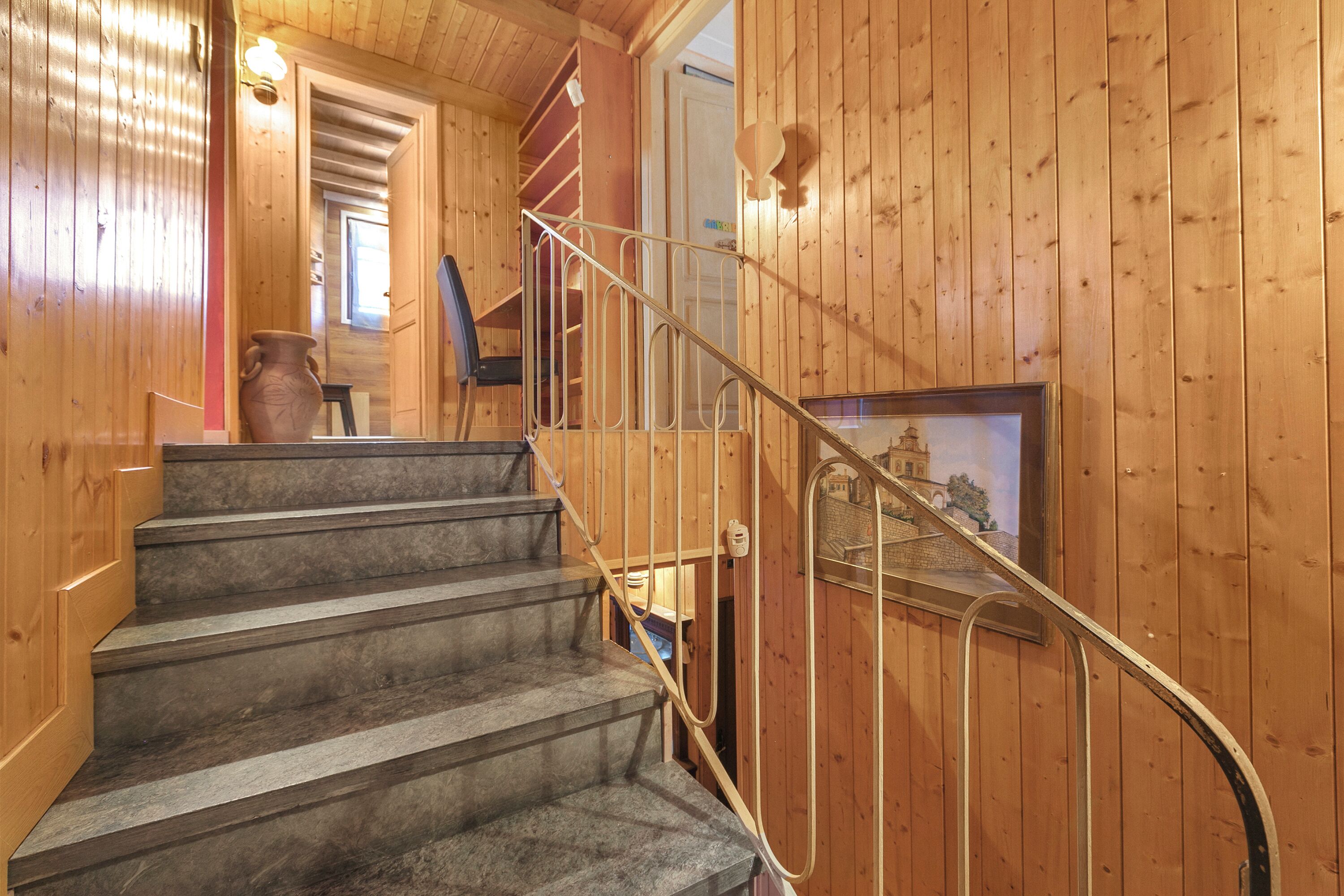Family Apartment, Multiple Bedrooms, Mountainside (La Lanterna Swimming Pool Retreat) | Staircase