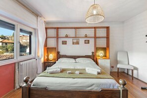 3 slaapkamers, een laptopwerkplek, gratis wifi, beddengoed