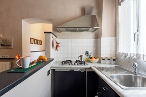 Fridge, oven, stovetop, coffee/tea maker - Casa Di Max Genova Nervi (Genoa)