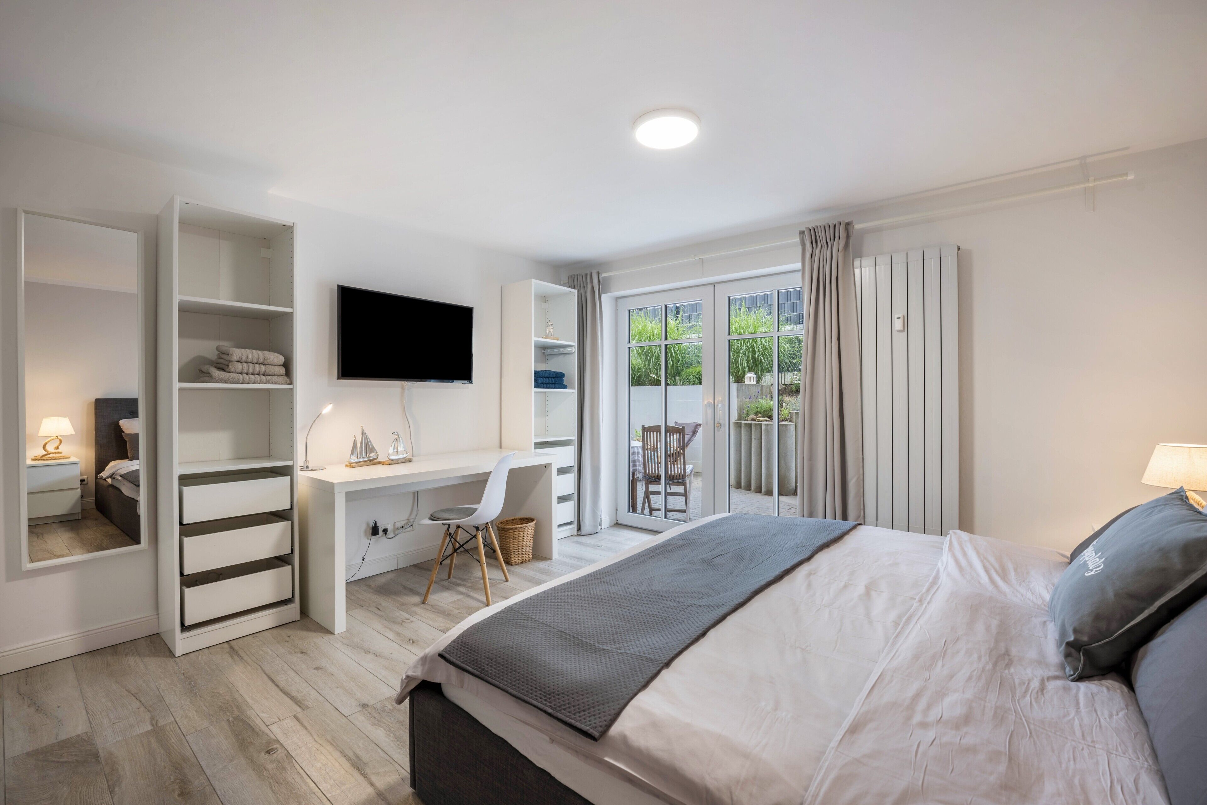 1 habitación, escritorio, tabla de planchar con plancha y wifi gratis 