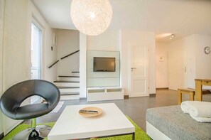 TV - Apartment 'Bianca's Kaiserstuhl' with Private Terrace, Balcony and Wi-Fi (Ihringen)