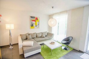 TV - Apartment 'Bianca's Kaiserstuhl' with Private Terrace, Balcony and Wi-Fi (Ihringen)