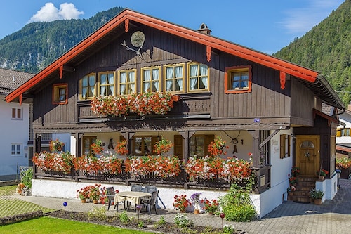 Ferienwohnung 1" mit Bergblick, Gemeinschaftsgarten und WLAN