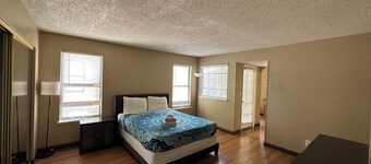 cozy two bedroom 2 bathroom condo