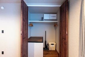 1 bedroom, bed sheets