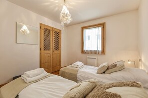 3 soverom, strykejern/-brett, reiseseng for barn og wi-fi (inkludert)