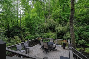 Outdoor dining - The Millhouse | The historic Mill House on Mirror Lake and Cullasaja River (Highlands)