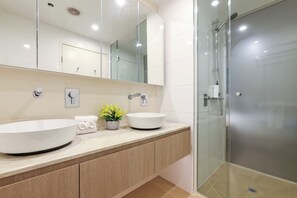 Luxury Apartment, 3 Bedrooms, Sea View, Beachfront | Bathroom | Towels, soap, toilet paper - Darwin Waterfront Penthouse  (Darwin)