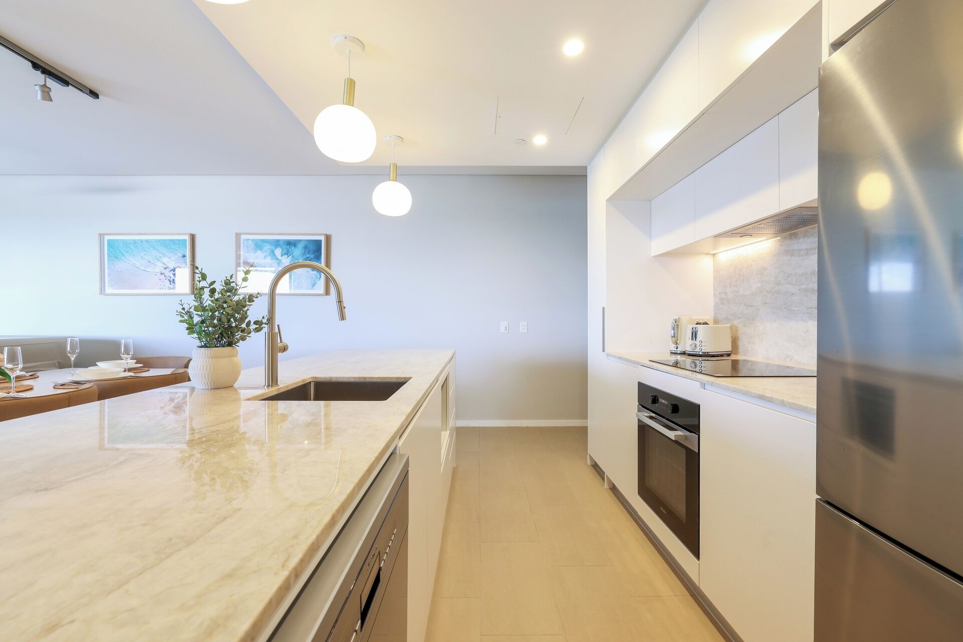 Departamento de lujo, 3 habitaciones, vista al mar, frente al mar | Cocina privada | Cafetera de espresso, cafetera y tetera, periquera y comedor 