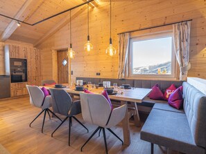 Dining - Chalet with whirlpool & sauna on the ski slope (Gerlos)