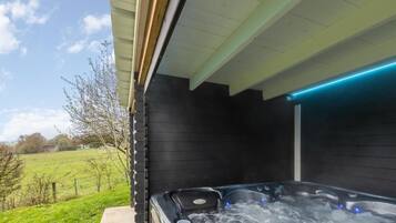 Bañera de hidromasaje exterior