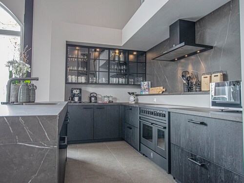 luxury holiday home with en-suite rooms