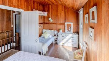 Fer et planche à repasser, lit parapluie, Wi-Fi gratuit, draps fournis