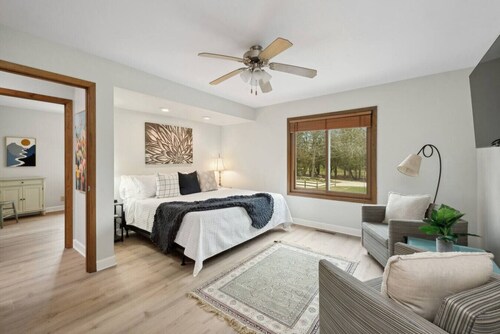 Pet friendly, 4 bedrooms and close to beaches!