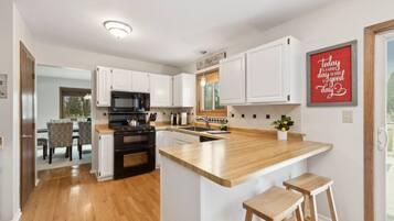 KylskÄp, mikrovÄgsugn, ugn och spishÀll