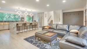 TV, fireplace - Spacious Riverfront Delaware Home w/ Views (Delaware)