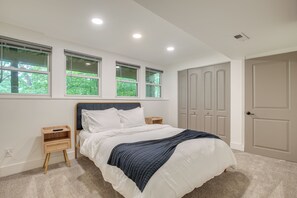 4 slaapkamers, een strijkplank/strijkijzer, reisbedje, wifi