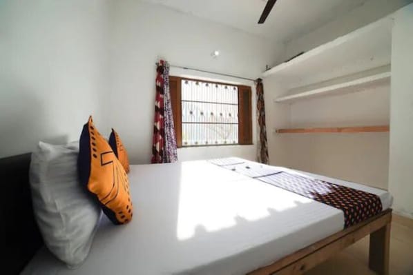 Free WiFi, bed sheets
