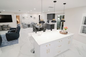Interior - Close to the Beach and 5th Ave! Fun Naples Peaceful Getaway 4U!  (Naples)